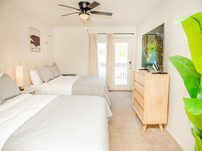 Suites at Waterside room